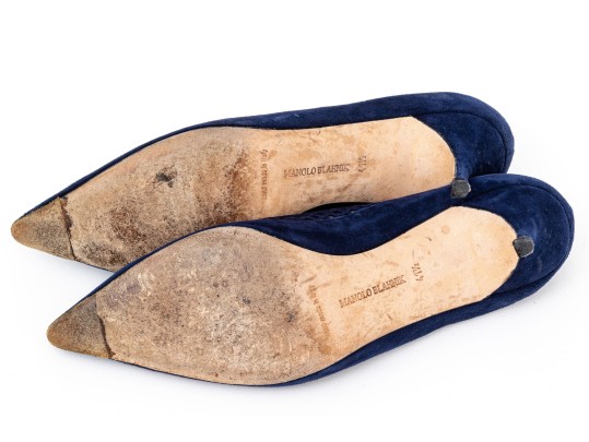 Manolo Blahnik Lattice Edged Blue Suede Pumps, Size 41 1/2