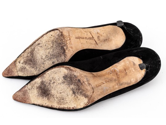 Manolo Blahnik Classic Black Suede Pumps, Size 41 1/2