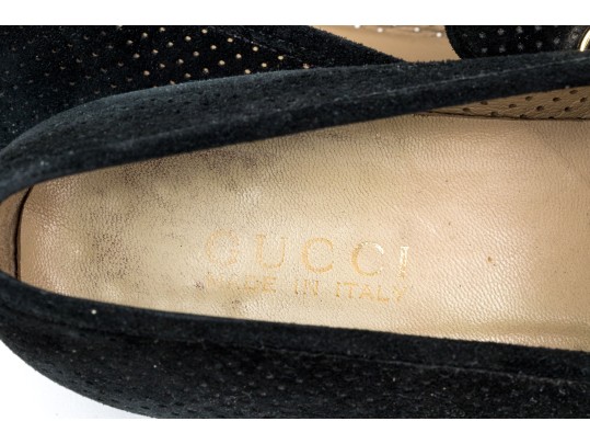 Gucci Edgy Black Perforated Suede Loafers With Gold-tone Horsebit, Size 10 B