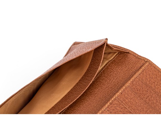 Gucci Handsome Brown Leather Billfold And Credit Card Holder