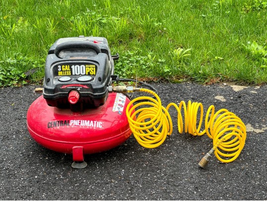 Central Pneumatic 100 Psi