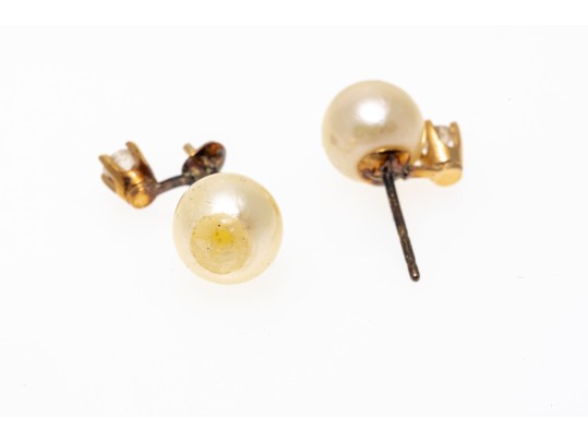 Collection Of 14k And 10k Gold Earrings 