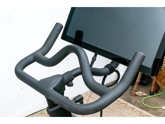 Peleton Excercise Bike With Touch Monitor