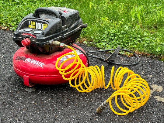 Central Pneumatic 100 Psi