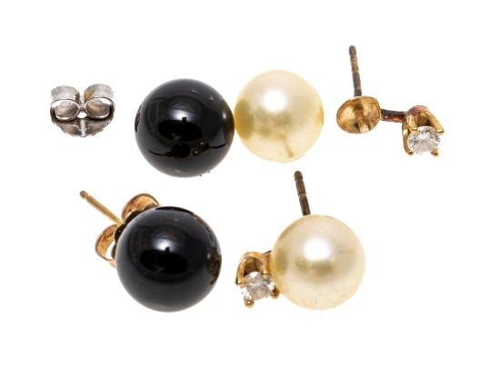 Collection Of 14k And 10k Gold Earrings 