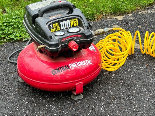 Central Pneumatic 100 Psi