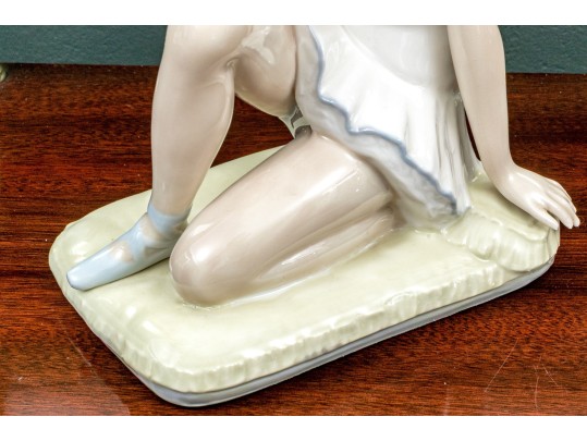 Spanish Rex Valencia D'Avila Hand-painted Porcelain Seated Ballerina