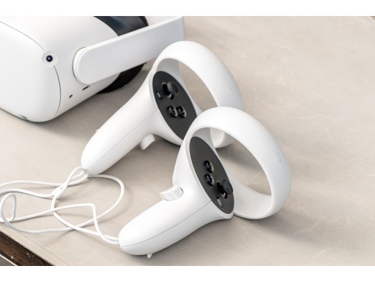 Oculus Meta Quest 2 VR Headset And Controllers With Zippered Case