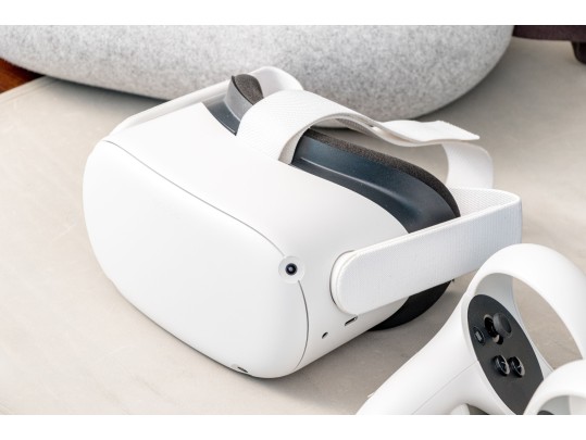 Oculus Meta Quest 2 VR Headset And Controllers With Zippered Case