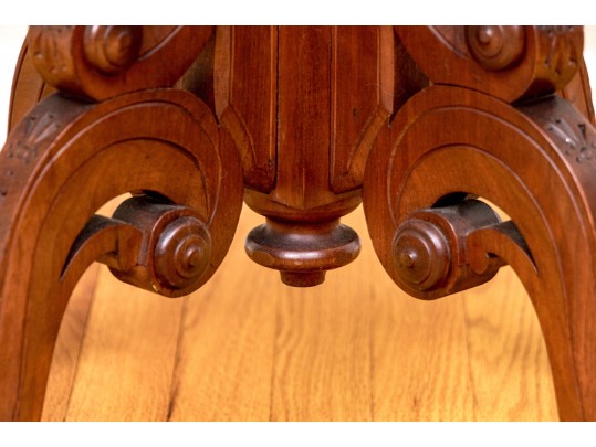 A Fine Victorian Walnut Oval Parlor Table, Ca. 1860-1880