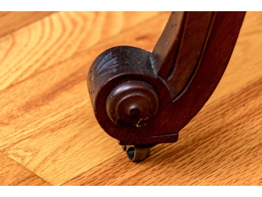 A Fine Victorian Walnut Oval Parlor Table, Ca. 1860-1880