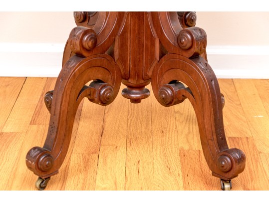 A Fine Victorian Walnut Oval Parlor Table, Ca. 1860-1880
