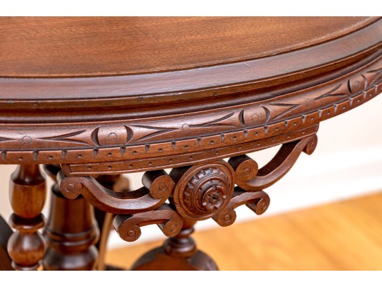 A Fine Victorian Walnut Oval Parlor Table, Ca. 1860-1880