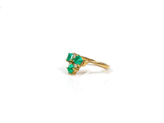 14k Yellow Gold Lovely Emerald And Diamond Cluster Ring, App. 0.06 TCW, Size 5