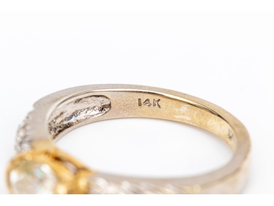 14k Gold Horizontal Cz Center Patterned Side Ring Size 7.25