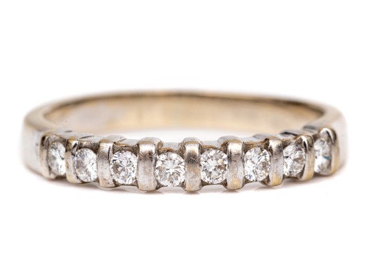 18k White Gold Pretty Bar Set Diamond Band Ring, App. 0.12 TCW, Size 5.5
