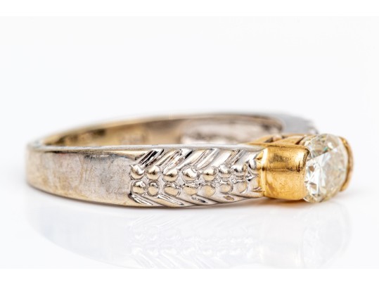 14k Gold Horizontal Cz Center Patterned Side Ring Size 7.25