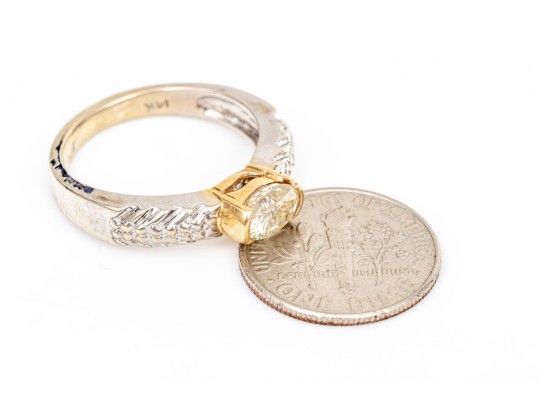 14k Gold Horizontal Cz Center Patterned Side Ring Size 7.25