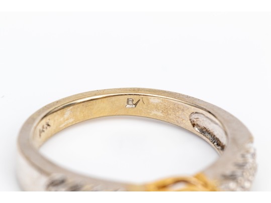 14k Gold Horizontal Cz Center Patterned Side Ring Size 7.25