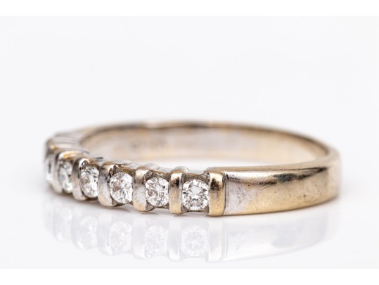 18k White Gold Pretty Bar Set Diamond Band Ring, App. 0.12 TCW, Size 5.5