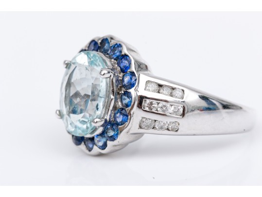 14k White Gold Contemporary Aquamarine Blue Sapphire And Diamond Halo Ring, Size 7.5