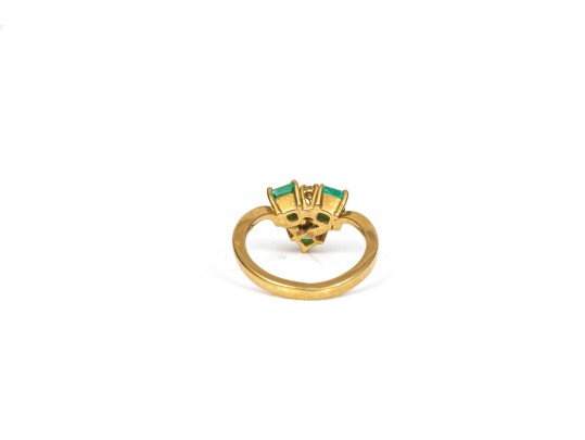 14k Yellow Gold Lovely Emerald And Diamond Cluster Ring, App. 0.06 TCW, Size 5