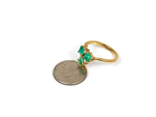 14k Yellow Gold Lovely Emerald And Diamond Cluster Ring, App. 0.06 TCW, Size 5