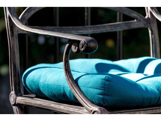 Composite Twin Pedestal Table With Six Cast Classics Aluminum Chairs