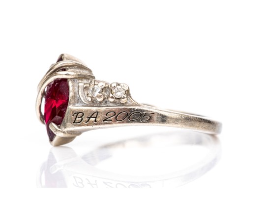 10k White Gold Class Of 2005 Fairfield University Burgundy And White Cz Class Ring, Size 6.25 
