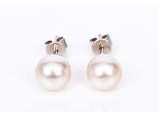 18k White Gold Lovely 7.5 Mm Cultured Pearl Earrings