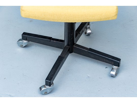 Children's Swivel Office Chair