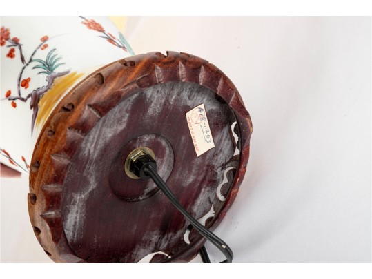 Chinese 20th Century Porcelain Baluster-form Lamp