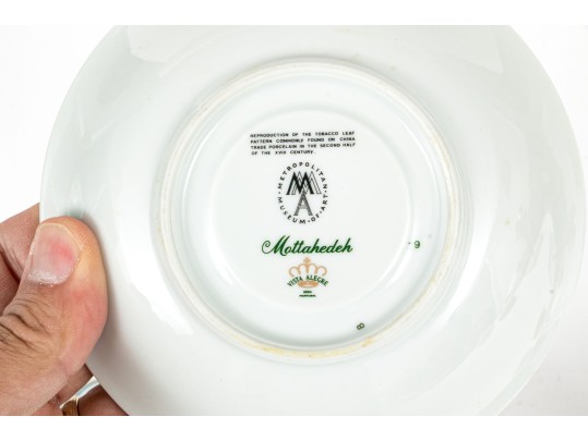 Vista Alegre Mottahedeh Repro Tobacco Leaf Pattern China