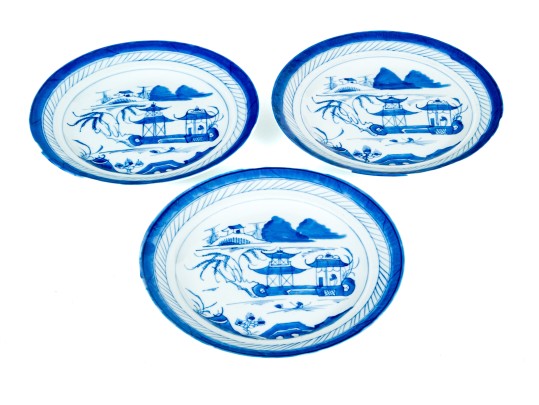 Collection Of Four Chinese Export Canton Pattern Porcelain Dishes