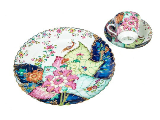 Vista Alegre Mottahedeh Repro Tobacco Leaf Pattern China