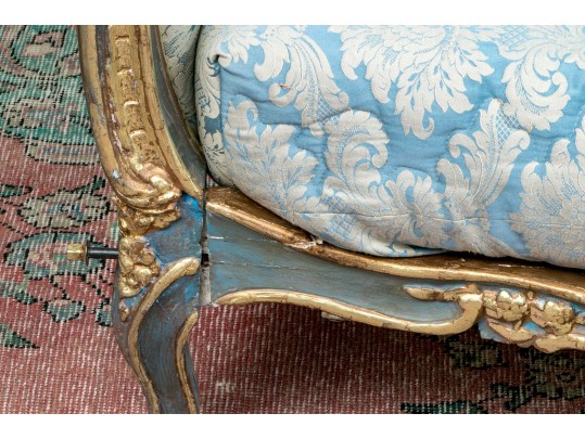 18th C. French Bow Front Daybed
