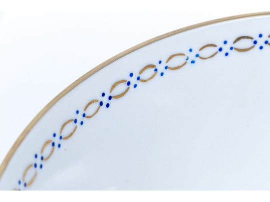 Chinese Export Style Porcelain Serving Or Center Bowl