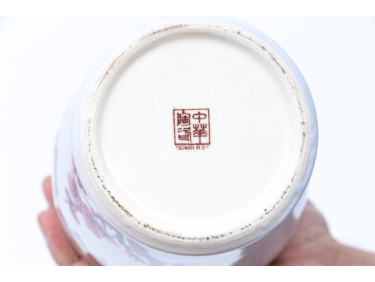 Taiwanese Marked Porcelain Baluster Vase