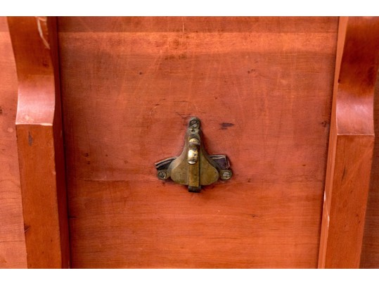 Stunning Mahogany Pedestal Flip Top Atrium Table
