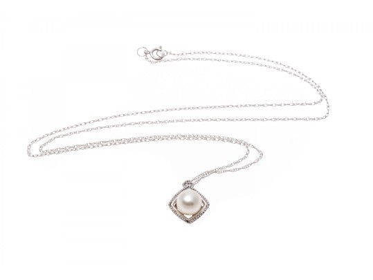 10K White Gold Necklace With Classic Bright White Pearl Pendant