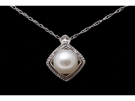 10K White Gold Necklace With Classic Bright White Pearl Pendant