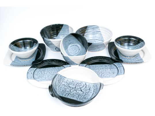 Set Of Callicut Pottery Plates And Bowls 