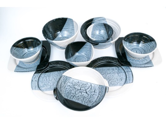 Set Of Callicut Pottery Plates And Bowls 