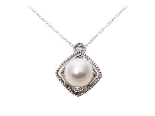 10K White Gold Necklace With Classic Bright White Pearl Pendant