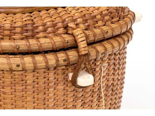 Vintage Nantucket Basket With Scrimshaw Lid