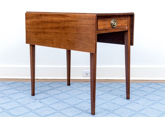Antique Drop Leaf Pembroke Table, Ca. 1820 Or Earlier