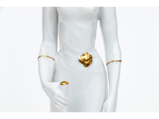 Hungarian Hollóháza Porcelain Figurine Of A Woman With Umbrella