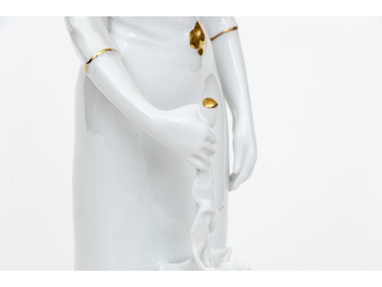 Hungarian Hollóháza Porcelain Figurine Of A Woman With Umbrella