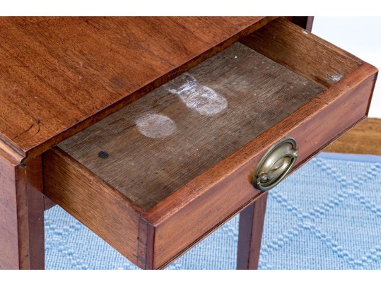 Antique Drop Leaf Pembroke Table, Ca. 1820 Or Earlier