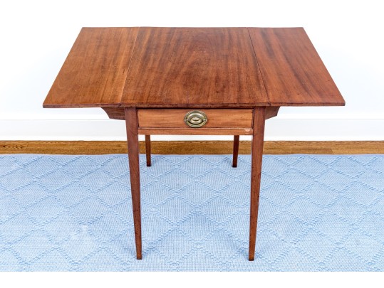Antique Drop Leaf Pembroke Table, Ca. 1820 Or Earlier